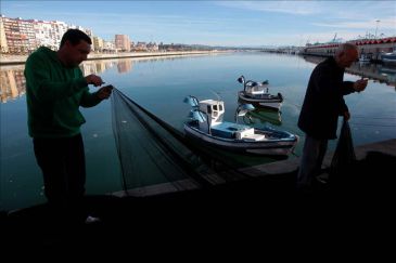   El Gobierno de Gibraltar amenaza con multar y detener a los pescadores españoles