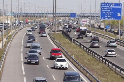   Los conductores españoles reducen el uso del coche por la crisis 