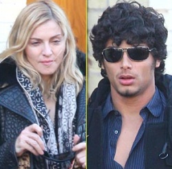 Madonna y Jesus Luz, ¿será su nuevo novio oficial? 