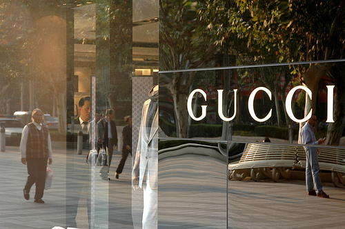Chanel, Dior y Gucci por menos de 35 euros: esto es lo más barato que  puedes comprar en las tiendas de lujo