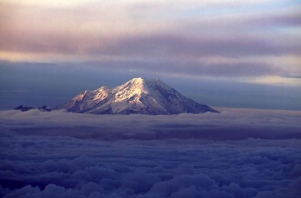 Sube al volcán más alto del mundo, el Chimborazo
