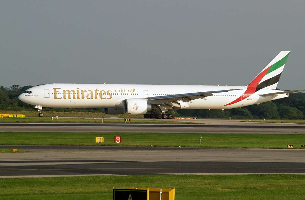La aerolínea Emirates acuerda con la americana Boeing la compra de 150 nuevos aviones
