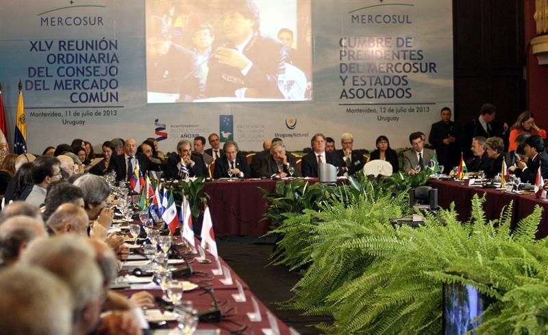 Mercosur aplica la "cláusula democrática" y suspende indefinidamente a Venezuela