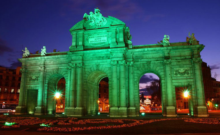 Cibeles y la Puerta de Alcalá se tiñen de verde en San Patricio