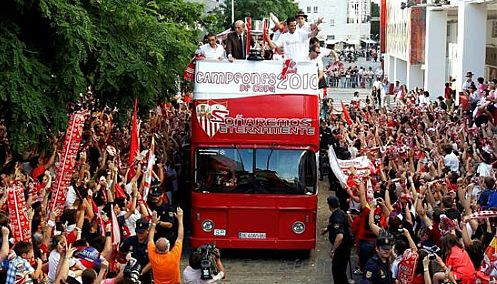 El Sevilla, de fiesta con la Copa del Rey