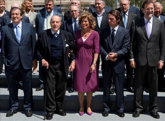 Aznar recomienda Rajoy que siga siendo “implacable con la corrupción”