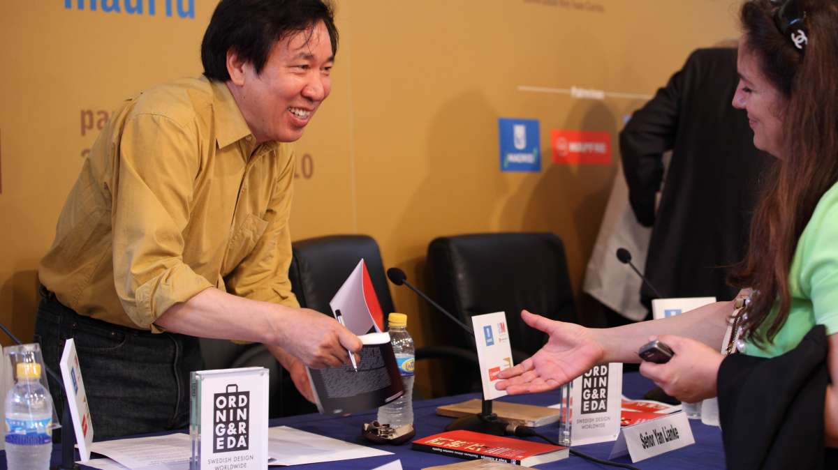 China presenta en la Feria el primer libro de viajes dedicado a España
