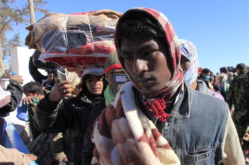 4.000 refugiados esperan el avión que envía el Gobierno español para sacarles de Libia