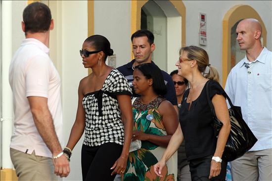 Michelle Obama cenó con vino tinto de Málaga en un patio andaluz
