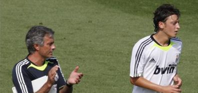 Özil, entre los titulares del Real Madrid en su primer entrenamiento como merengue