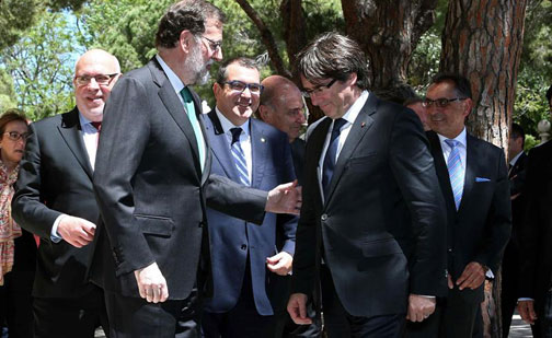 Moncloa se acerca al PDeCat y JxSí filtra que Puigdemont anunciará el referéndum para el 1 de octubre
