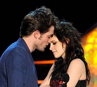 Robert Pattinson y Kristen Stewart confirman su romance