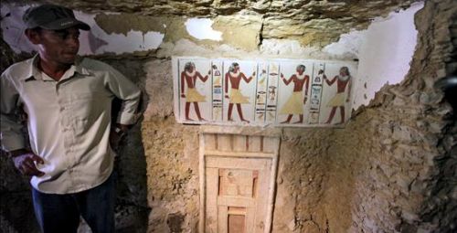 Descubren una tumba faraónica que conserva sorprendentemente vivos sus colores tras 4.000 años