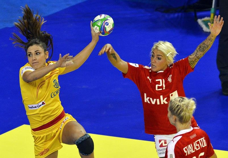 Las 'guerreras' arrollan a Dinamarca y jugarán las semifinales del Europeo de balonmano (29-22)