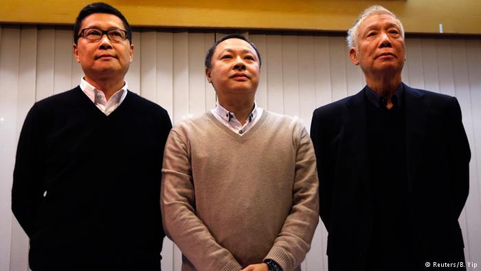 Los líderes de las protestas en Hong Kong se entregarán a la Policía