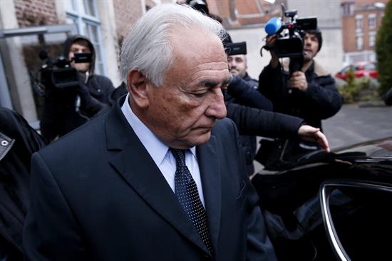 Una testigo asegura que le confesó a Strauss-Kahn que trabajaba como prostituta