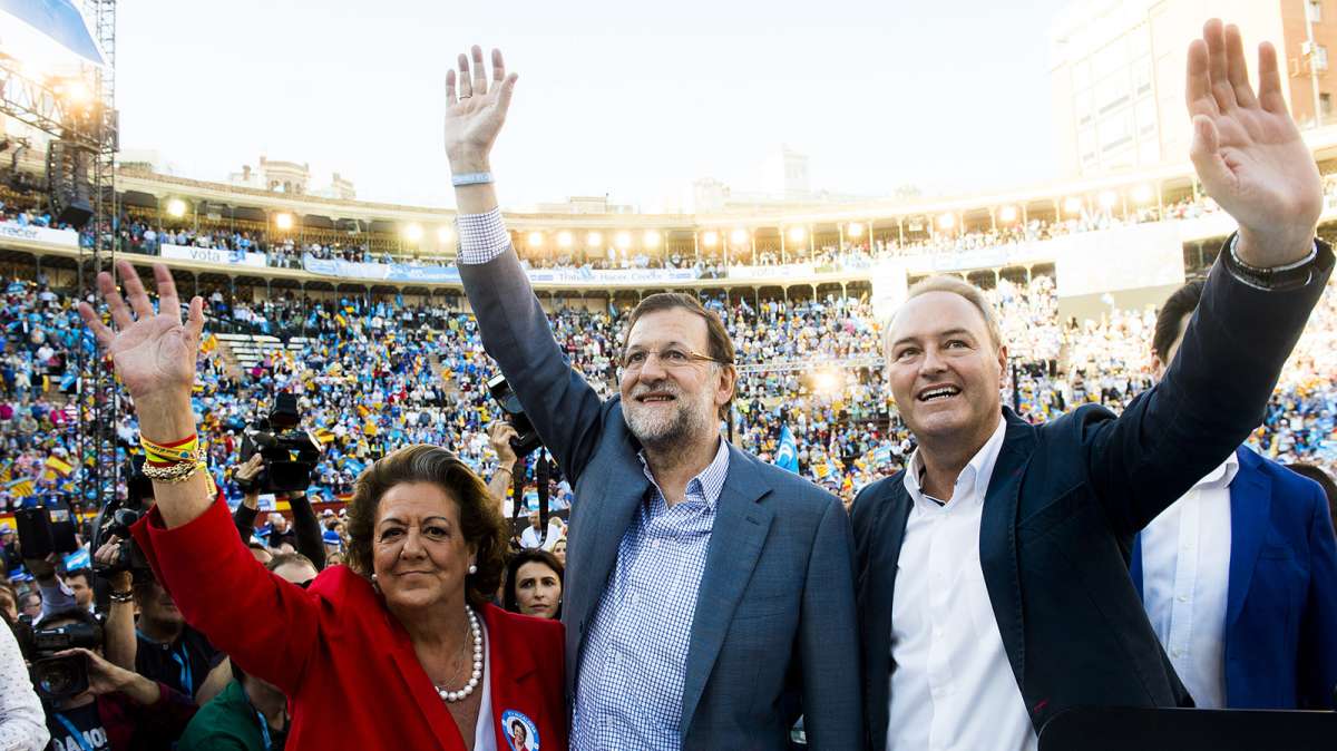 Rajoy, a Barberá ante una abarrotada plaza de toros: "Rita, eres la mejor. Eres la alcaldesa que merece Valencia"