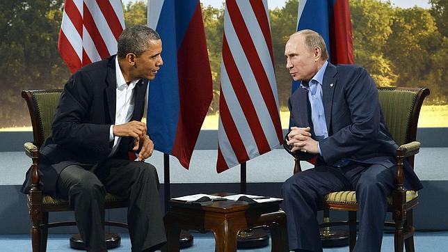 Putin telefonea a Obama para hablar sobre la tensión por sus tropas en Ucrania