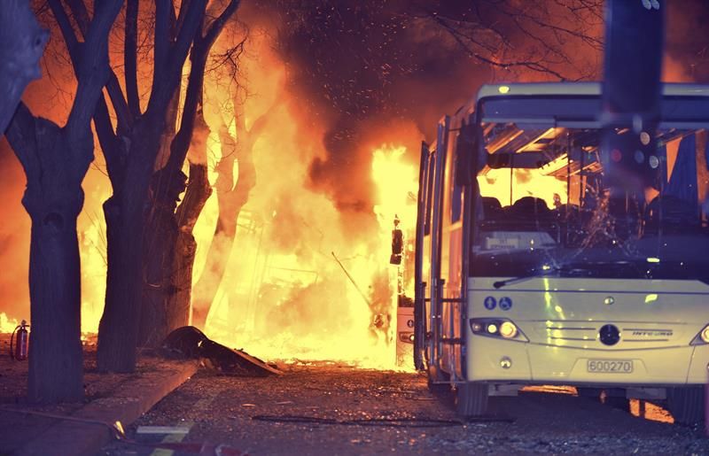 Turquía acusa a las milicias kurdas del atentado que deja 28 muertos en Ankara