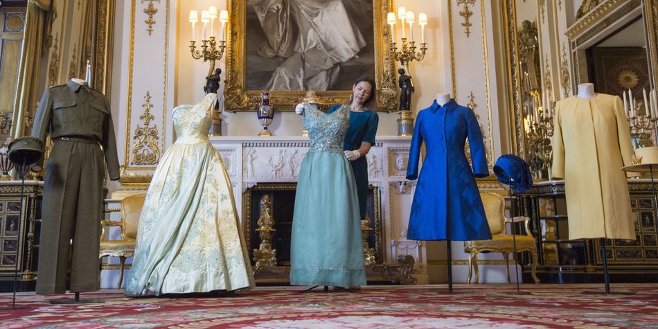 En camino una exposición de la ropa de la Reina Isabel II 