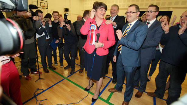 Foster se abre a negociar pero se postula de nuevo como ministra principal de Irlanda del Norte