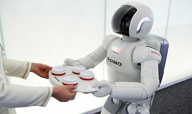 La ponente sobre robots en la Eurocámara quiere que coticen por trabajar