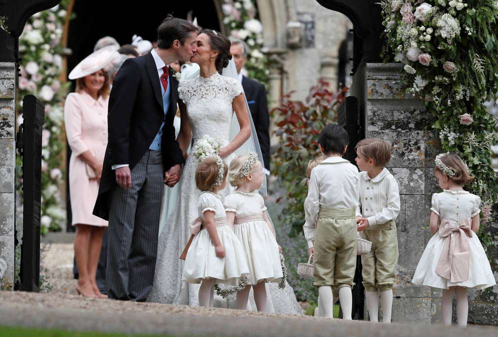 Una radiante Pippa Middleton se casó con el financiero James Matthews