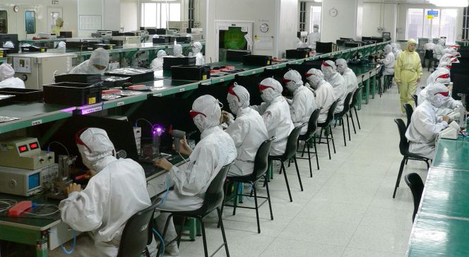 La política 'cero Covid' pone en peligro la mayor fábrica de iPhone
