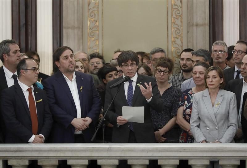 El delito de rebelión podría suponer 25 años de cárcel para Puigdemont y su Govern
