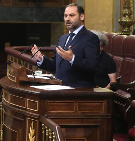 El PSOE desplaza a Robles y la sustituye por Ábalos para defender la moción de Sánchez