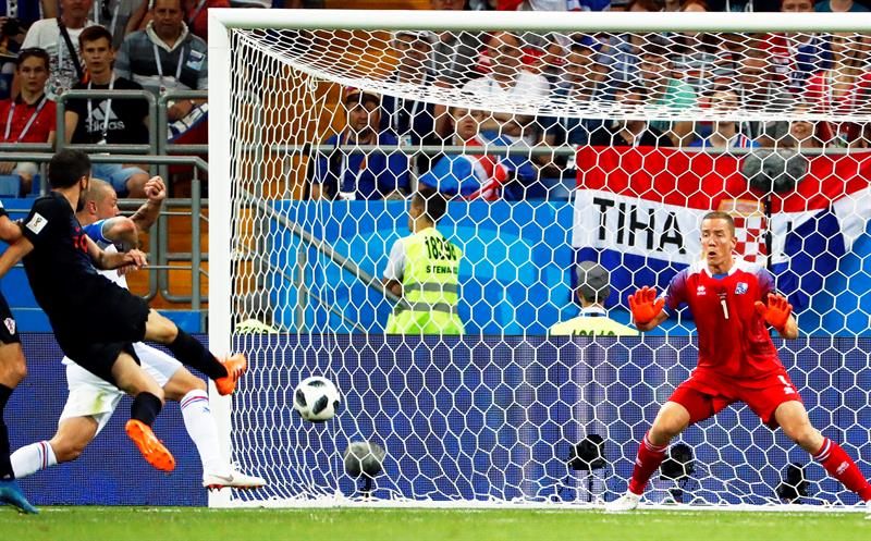 Croacia sella la primera plaza y acaba con las esperanzas de Islandia (2-1)