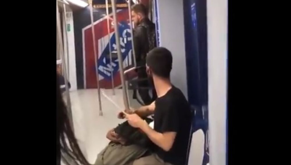 El joven que afilaba un cuchillo en el Metro de Madrid es cortador de jamón