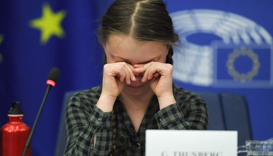 La activista Greta Thunberg rompe a llorar en el Parlamento Europeo