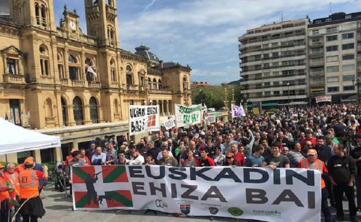 Una multitud se manifiesta en San Sebastián pidiendo respeto por la caza