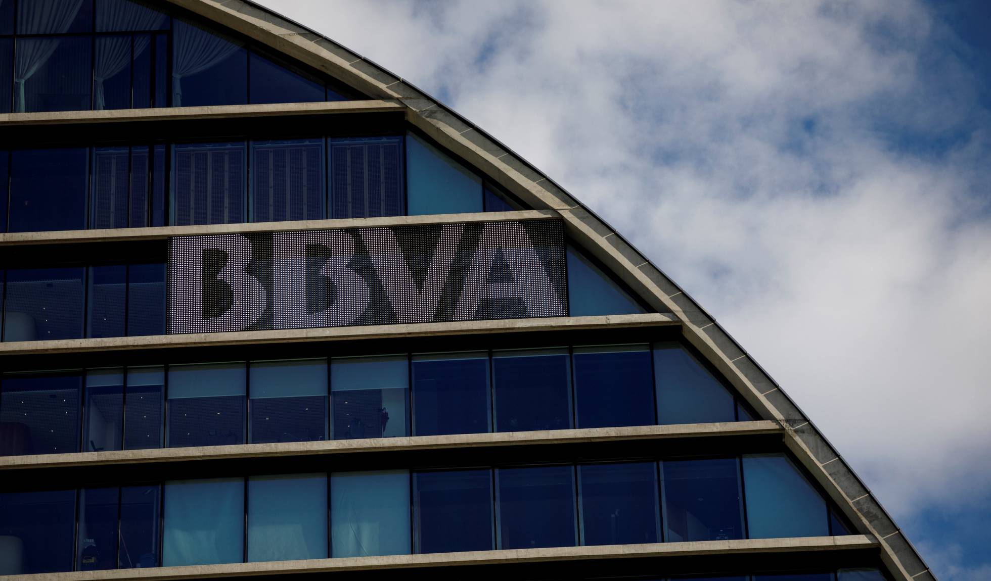 BBVA sólo se unirá con Sabadell "si aporta valor para el accionista"