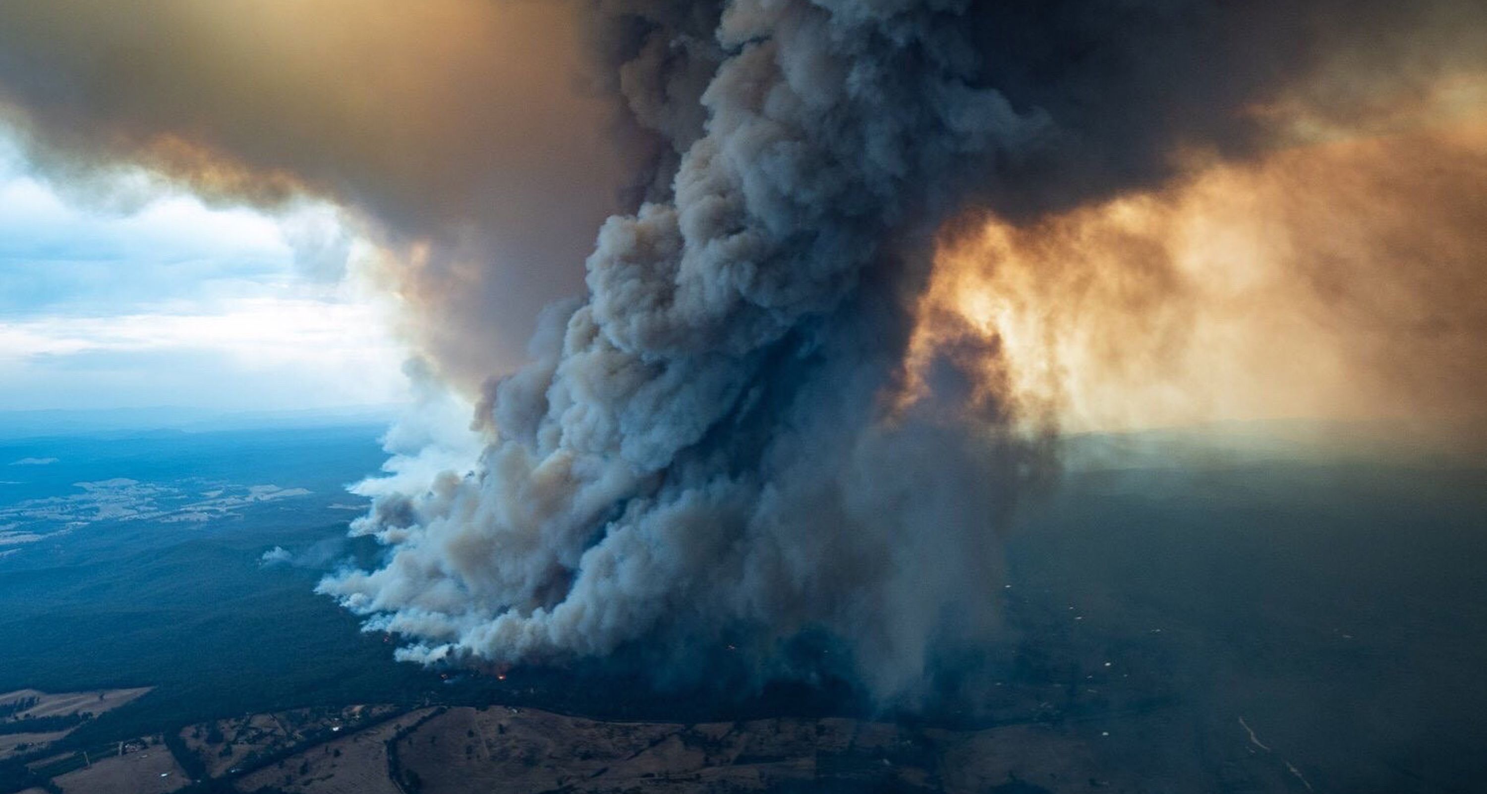 В изоляции австралия. Лесные пожары. Глобальное потепление пожары. Пожары в Австралии 2020. Пожары из за глобального потепления.