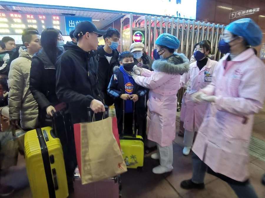 China aísla Wuhan y otras cuatro ciudades para contener el coronavirus