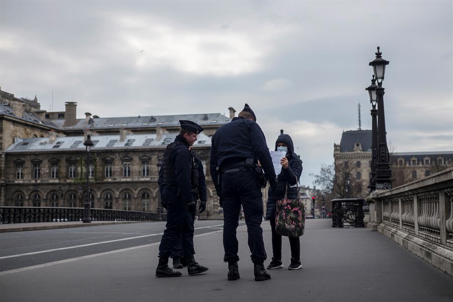 El Gobierno francés prolonga dos semanas más, hasta el 15 de abril, el confinamiento