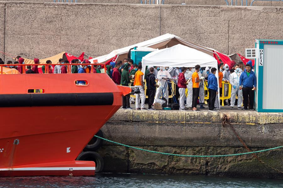 Rescatadas dos pateras con 105 migrantes en Canarias