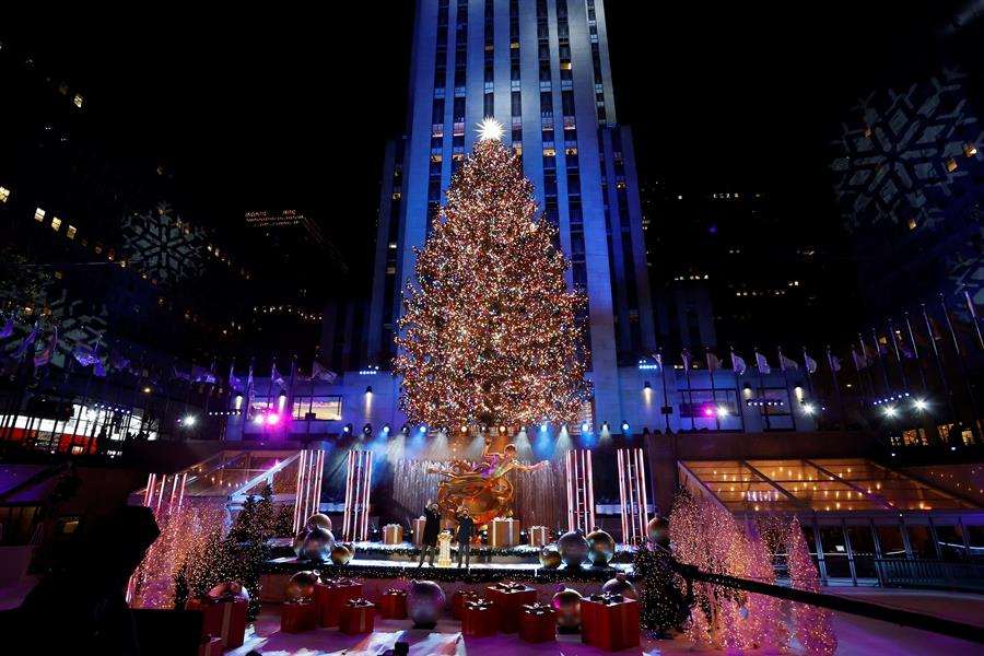El abeto del Rockefeller Center ya está en Nueva York para marcar el inicio de la Navidad
