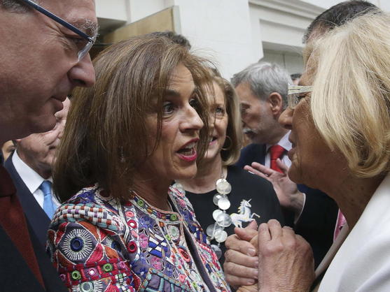 Botella recibirá la Medalla de Honor con el 'no' del PSOE y Carmena también aunque con la abstención de Vox