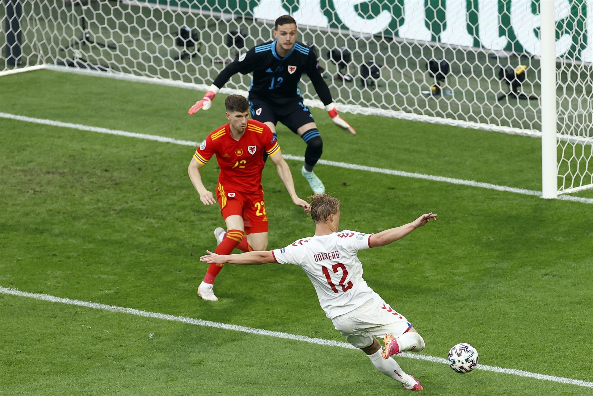 Dinamarca golea a Gales y se mete en cuartos (0-4)