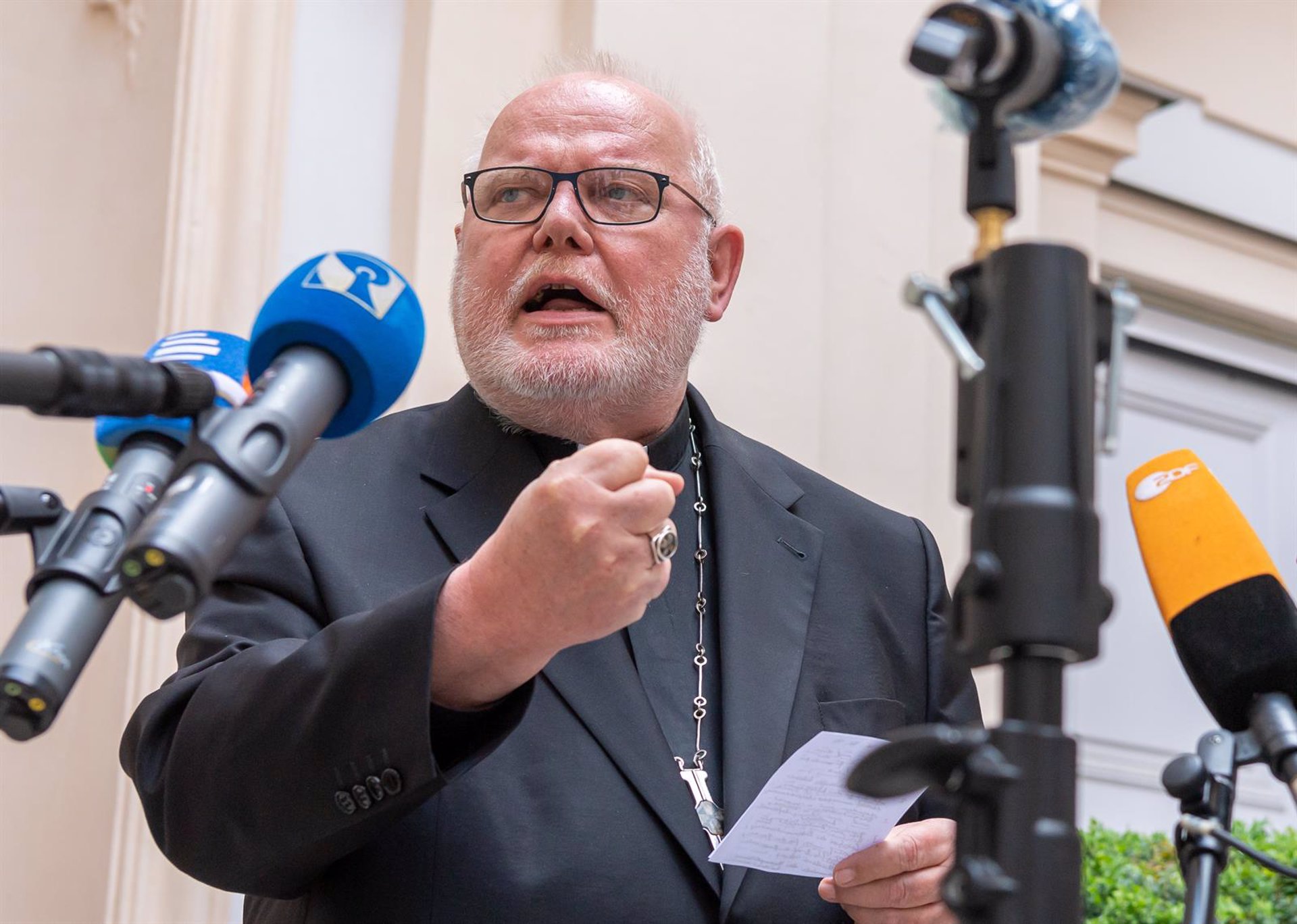 El Papa rechaza la renuncia del cardenal Marx y admite que "toda la Iglesia está en crisis"