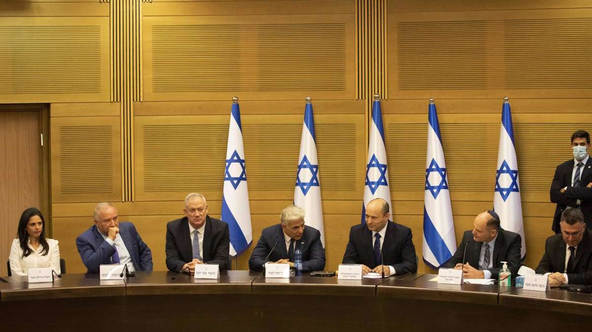 El nuevo Gobierno de Israel mantiene su primera reunión y Benet promete "unir a la nación"