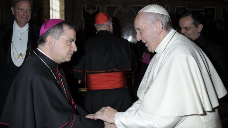 El cardenal Becciu será procesado por el Vaticano por malversación de fondos inmobiliarios