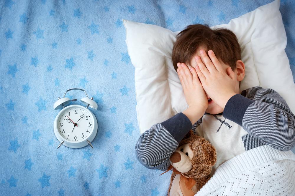 ¿Pueden los padres dejarle de herencia el insomnio a sus hijos?