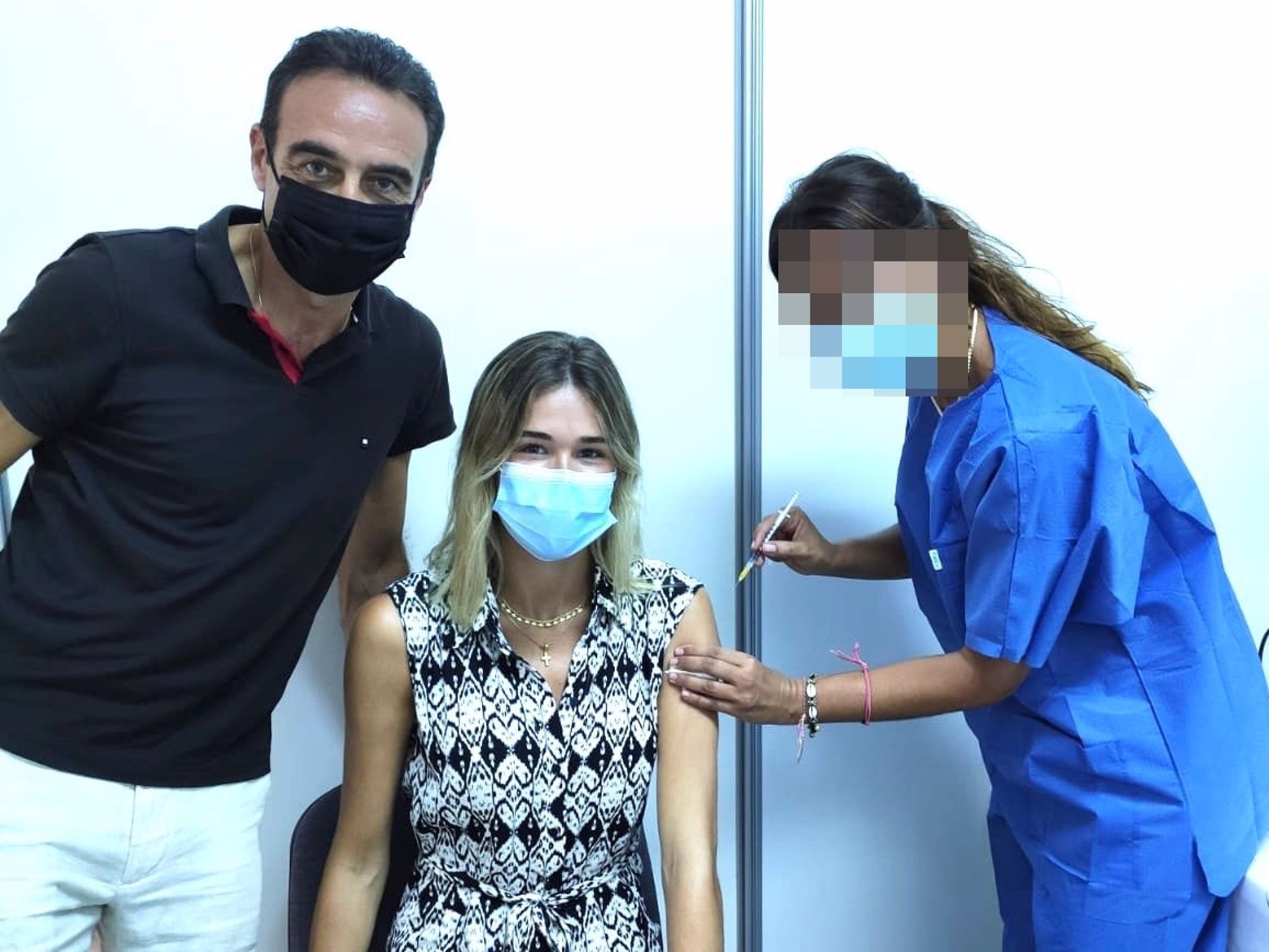 Aluvión de críticas a Enrique Ponce y Ana Soria por su vacunación contra el COVID