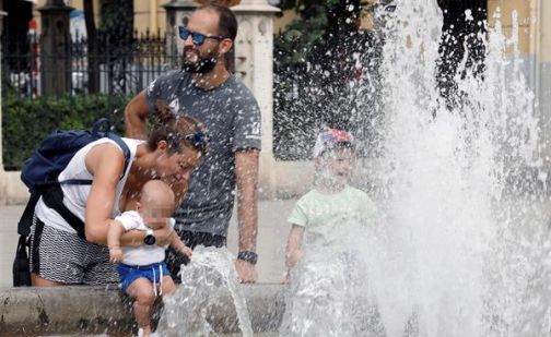 El calor y las tormentas ponen en alerta a 14 provincias en este verano adelantado