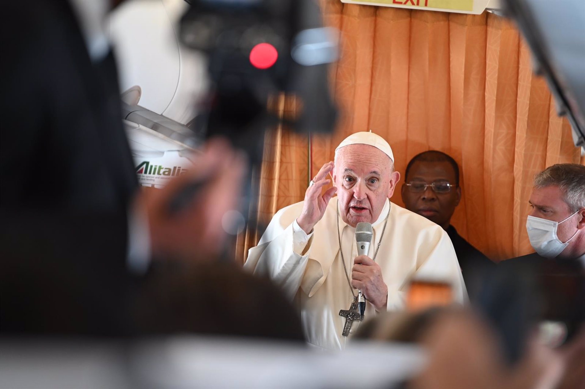El Papa sobre el matrimonio homosexual: "No se imponen cosas a la Iglesia que por su naturaleza no se pueden"