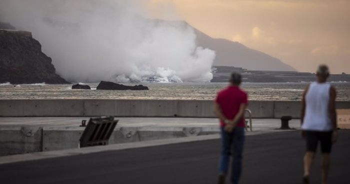 Los impactantes vídeos de la llegada de la lava del volcán de La Palma al mar